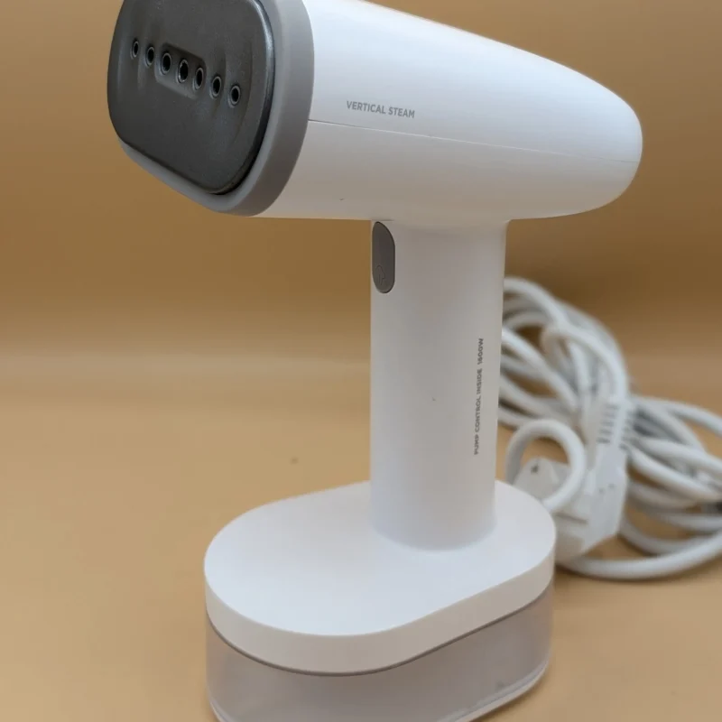 Naparovač odevov Black+Decker BXGS1600E